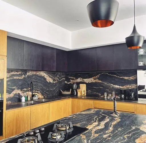 Grande Moderne 5 Flamboyant Villa *