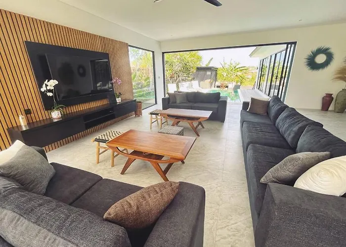 Grande Moderne 5 Flamboyant Villa *