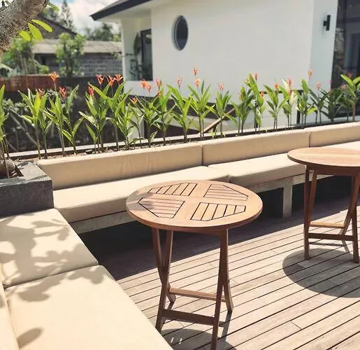 Grande Moderne 5 Flamboyant Villa