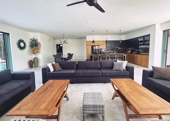 Grande Moderne 5 Flamboyant Villa *