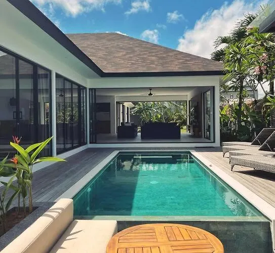 Grande Moderne 5 Flamboyant Villa Uluwatu